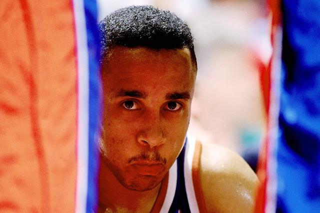 CBA官方：杨鸣进场质疑裁判被禁赛3场罚款3万